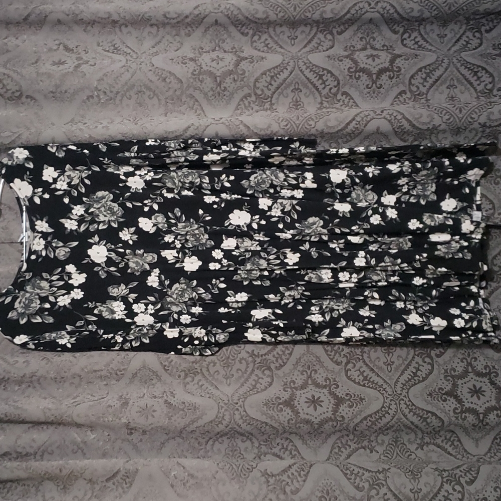 Long sleeve floral Tshirt dress
